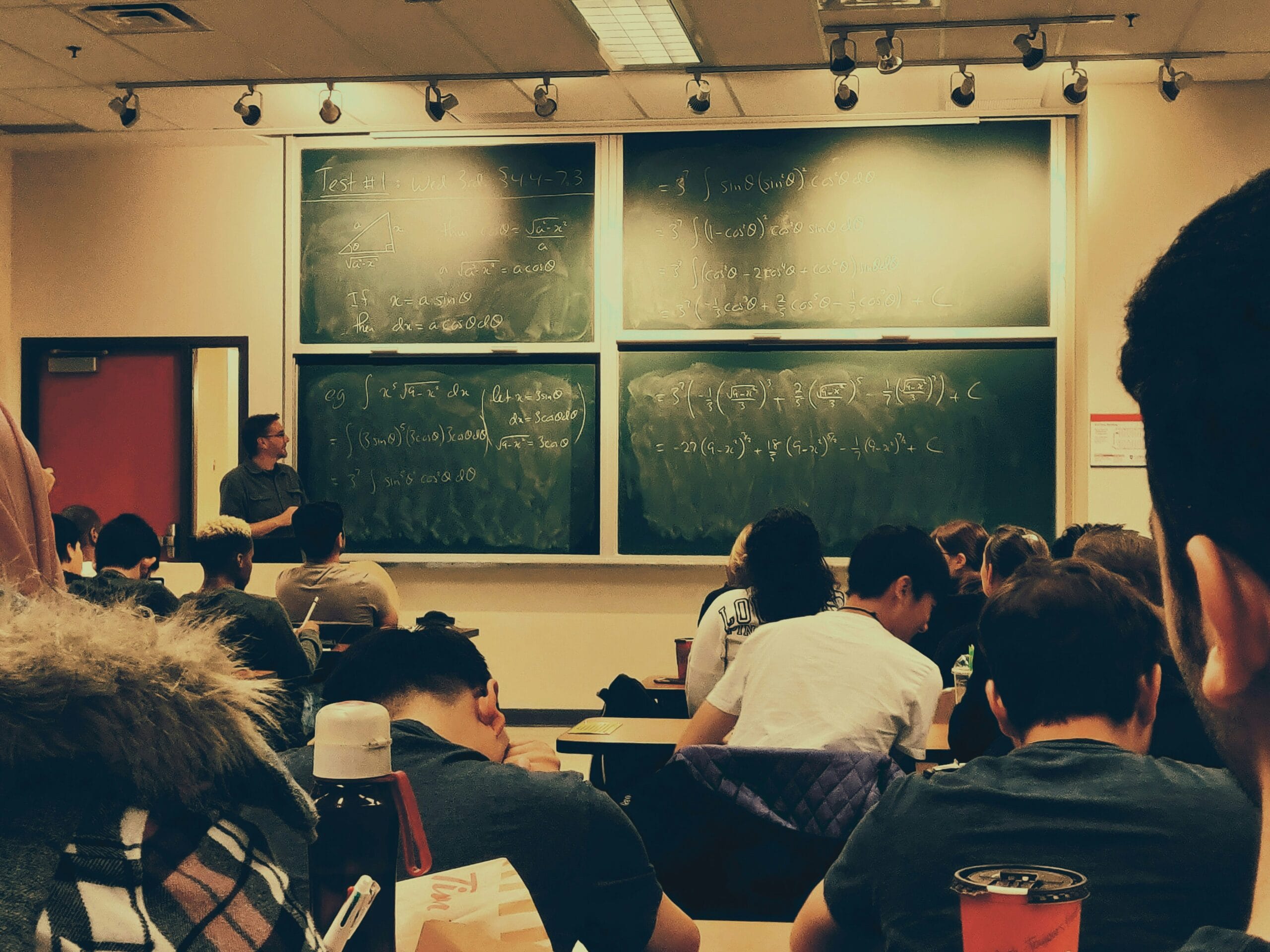 Tutors providing online class assistance to students - do-my-online-class
